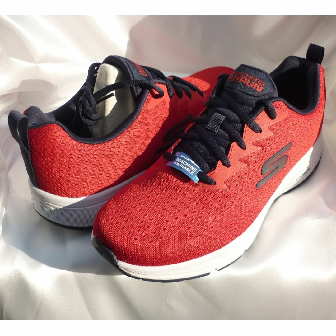 SKECHERS(スケッチャーズ)の新品(27cm相当)スケッチャーズGO RUN赤ランニングシューズ軽量 メンズの靴/シューズ(スニーカー)の商品写真