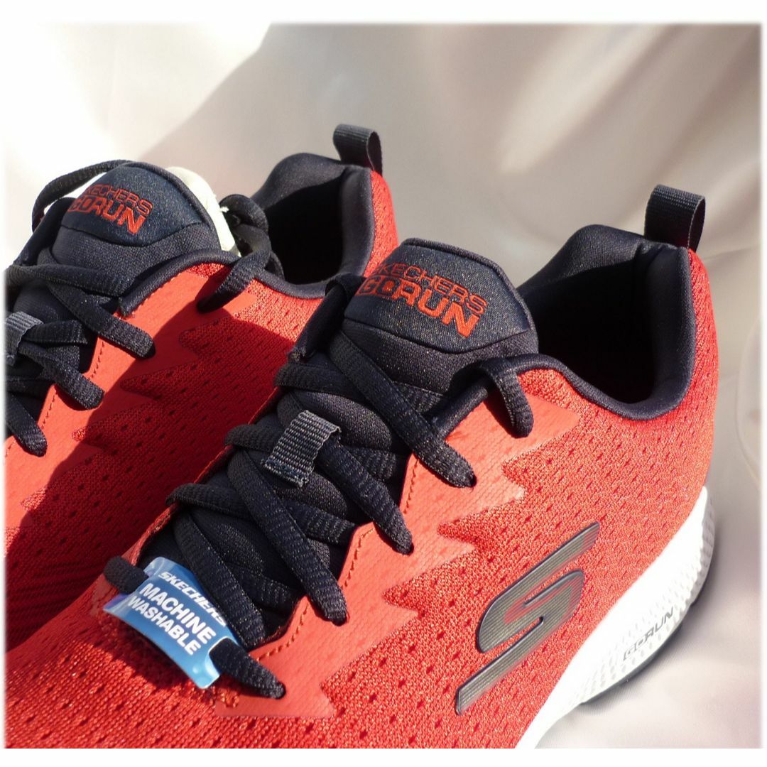 SKECHERS(スケッチャーズ)の新品(27cm相当)スケッチャーズGO RUN赤ランニングシューズ軽量 メンズの靴/シューズ(スニーカー)の商品写真