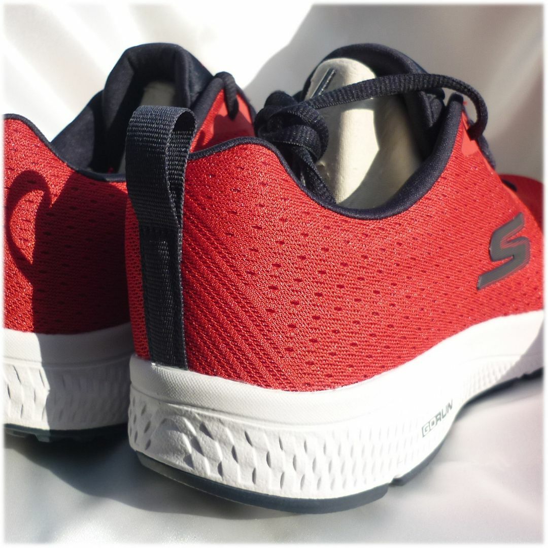 SKECHERS(スケッチャーズ)の新品(27cm相当)スケッチャーズGO RUN赤ランニングシューズ軽量 メンズの靴/シューズ(スニーカー)の商品写真