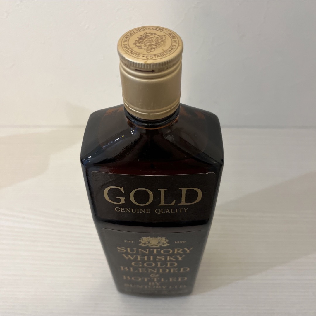 サントリー(サントリー)のサントリー１級　GOLD BLENDED（900ml）古酒　ゴールド　終売品 食品/飲料/酒の酒(ウイスキー)の商品写真