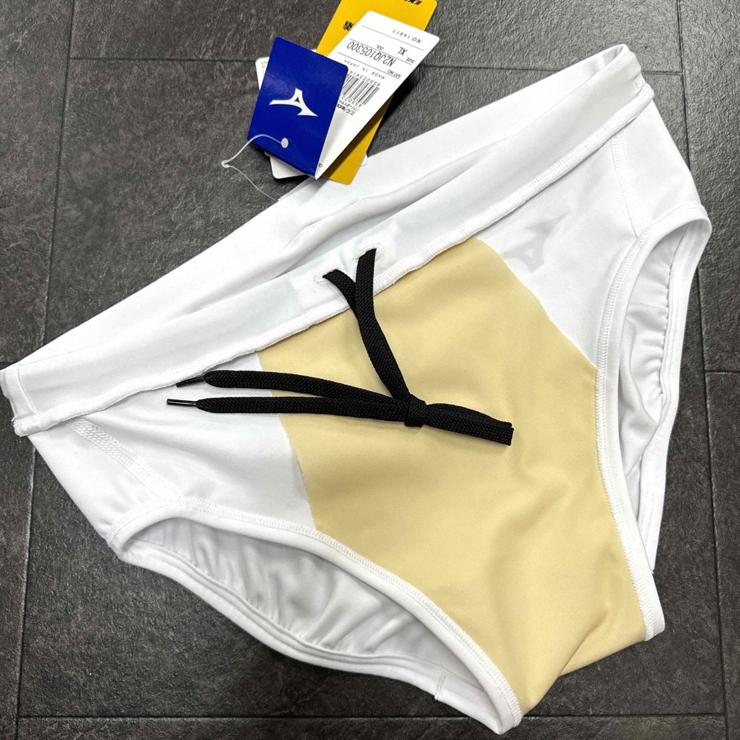 MIZUNO(ミズノ)のミズノ　男性用水着　ホワイト×ホワイト　XLサイズ　新品 メンズの水着/浴衣(水着)の商品写真