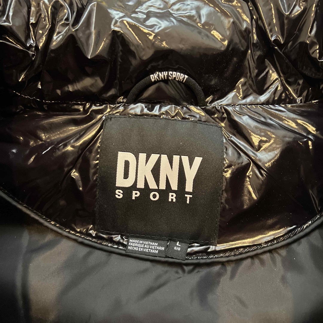 DKNY(ダナキャランニューヨーク)のDKNY sport ブラック ダウン ベスト サイズUS L レディースのジャケット/アウター(ダウンベスト)の商品写真