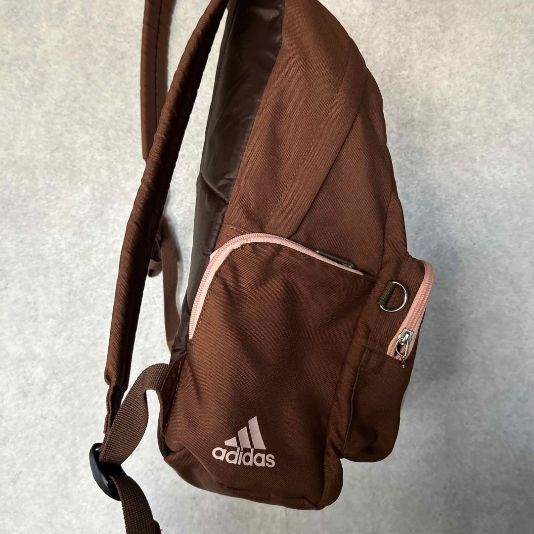 adidas(アディダス)のadidas アディダス　リュックサック　茶色 × ピンク スポーツ/アウトドアのスポーツ/アウトドア その他(その他)の商品写真