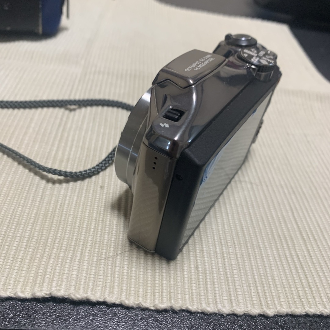 OLYMPUS(オリンパス)のOLYMPUS デジタルカメラ　SZ-31MR スマホ/家電/カメラのカメラ(コンパクトデジタルカメラ)の商品写真