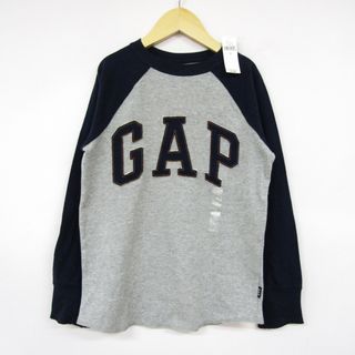 ギャップ(GAP)のギャップ 長袖Tシャツ ロゴT ラグラン袖 未使用品 キッズ 男の子用 130サイズ グレー GAP(Tシャツ/カットソー)