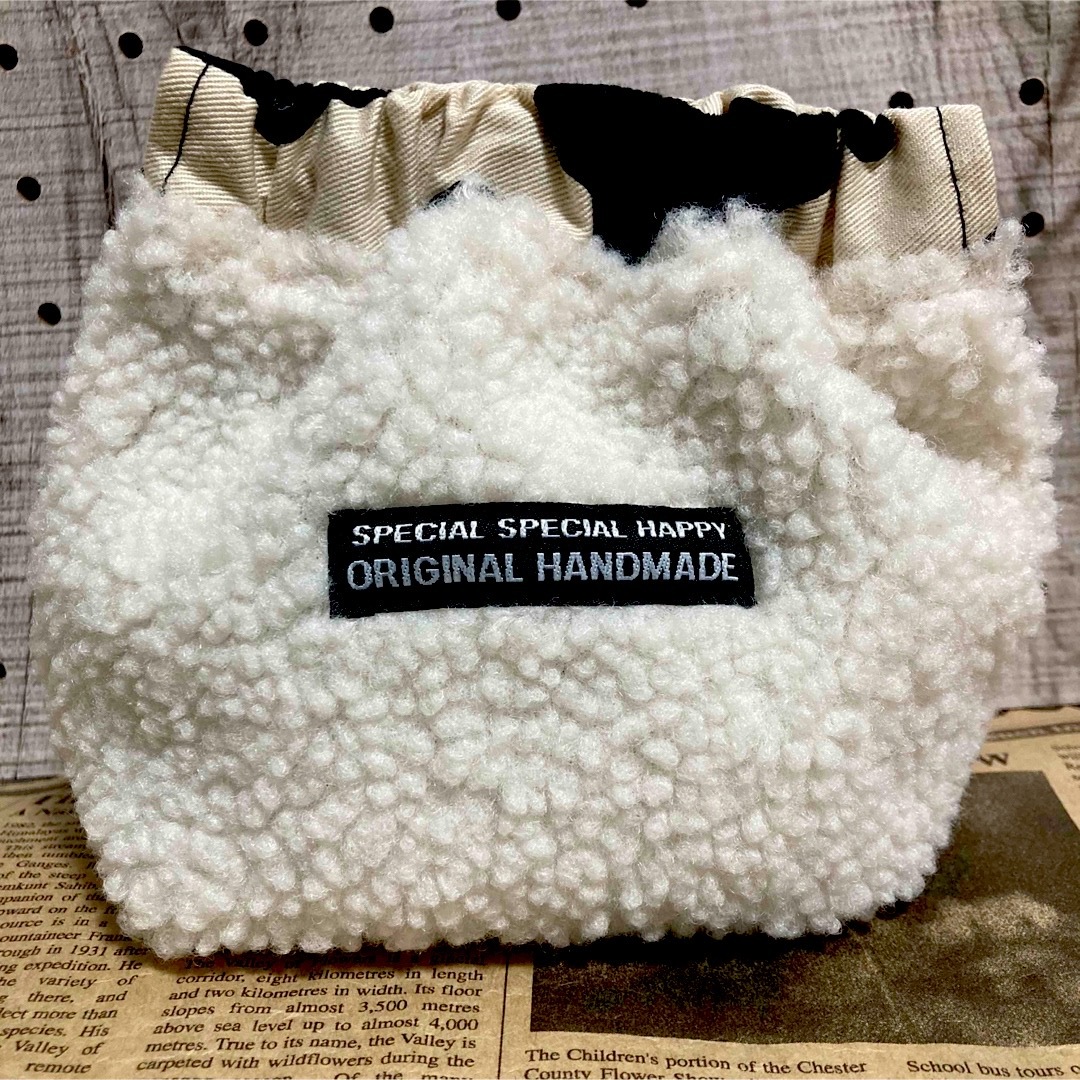 ベージュ系牛柄生地☺︎バネ口pakupakuポーチ㉟ ハンドメイドのファッション小物(ポーチ)の商品写真