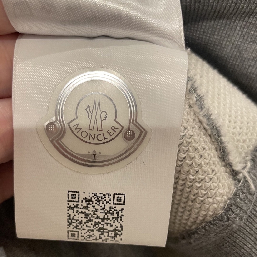 MONCLER(モンクレール)のMONCLER モンクレール ロゴパーカー レディースのトップス(パーカー)の商品写真