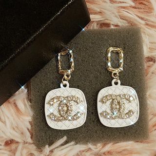 CHANEL - 【新品未使用】CHANEL シャネル ピアスアクセ クリスタル CHANEL - 【新品未使用】CHANEL シャネル ピアスアクセ クリスタル