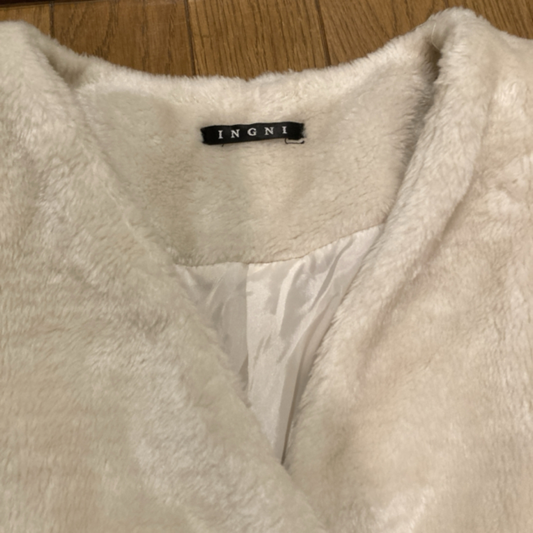 INGNI(イング)の定価1万2千円　ファーコート　オフホワイト　チェスター レディースのジャケット/アウター(毛皮/ファーコート)の商品写真