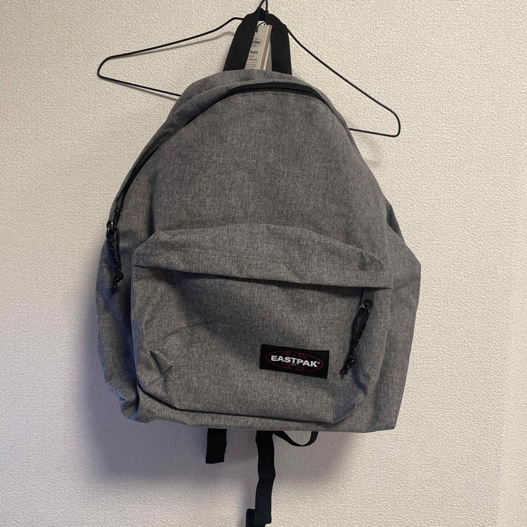 EASTPAK(イーストパック)のイーストパック　グレー　バックパック メンズのバッグ(バッグパック/リュック)の商品写真