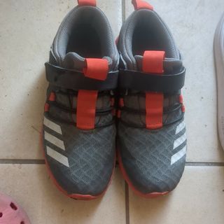 アディダス(adidas)のアディダス　スニーカー　訳あり(スニーカー)