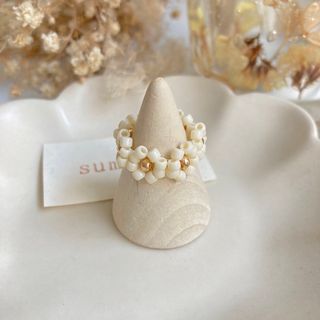 ビーズリング￤beige gold ♡ ハンドメイド 指輪 フラワーリング(リング)