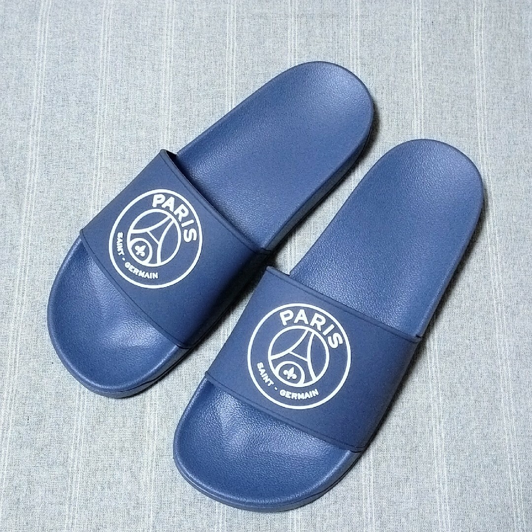 Paris Saint-Germain(パリサンジェルマン)の28cmパリ サンジェルマン サンダル　ネイビー　ブルー青色　ムバッペ　メッシ メンズの靴/シューズ(サンダル)の商品写真