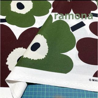 マリメッコ(marimekko)の廃番レア マリメッコ 生地 ピエニウニッコ グリーンブラウン(生地/糸)