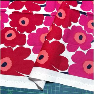 マリメッコ(marimekko)のマリメッコ 生地 ミニウニッコ レッド(生地/糸)