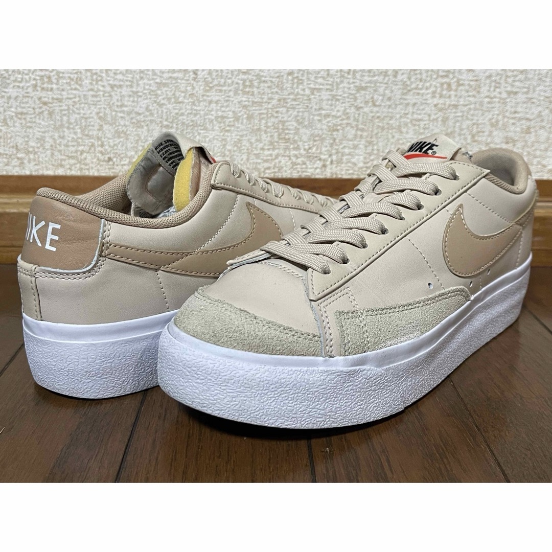 NIKE(ナイキ)のNIKE BLAZER LOW PLATFORM 24.5cm レディースの靴/シューズ(スニーカー)の商品写真