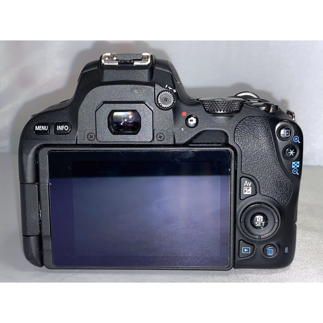Canon(キヤノン)の【最安値】Canon EOS kiss X9 18-55mm レンズキット スマホ/家電/カメラのカメラ(デジタル一眼)の商品写真
