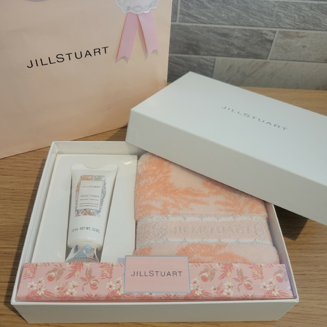 JILLSTUART(ジルスチュアート)のイナ様専用 コスメ/美容のボディケア(ハンドクリーム)の商品写真