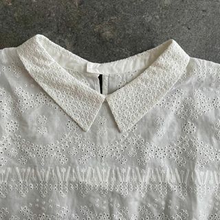 ラトータリテ(La TOTALITE)の57 LaTOTALITE ラトータリテ レース 花柄 ブラウス シャツ 刺繍(シャツ/ブラウス(半袖/袖なし))