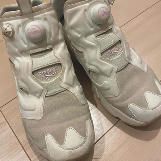 スニーカー24cm 良品 REEBOK INSTA PUMP FURY ブラック 金 og