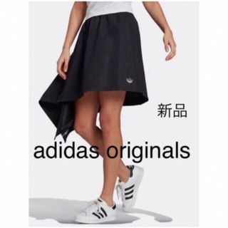 オリジナルス(Originals（adidas）)のセール 新品未使用タグ付き　アディダスオリジナルス　スカート　定価8789円(ひざ丈スカート)