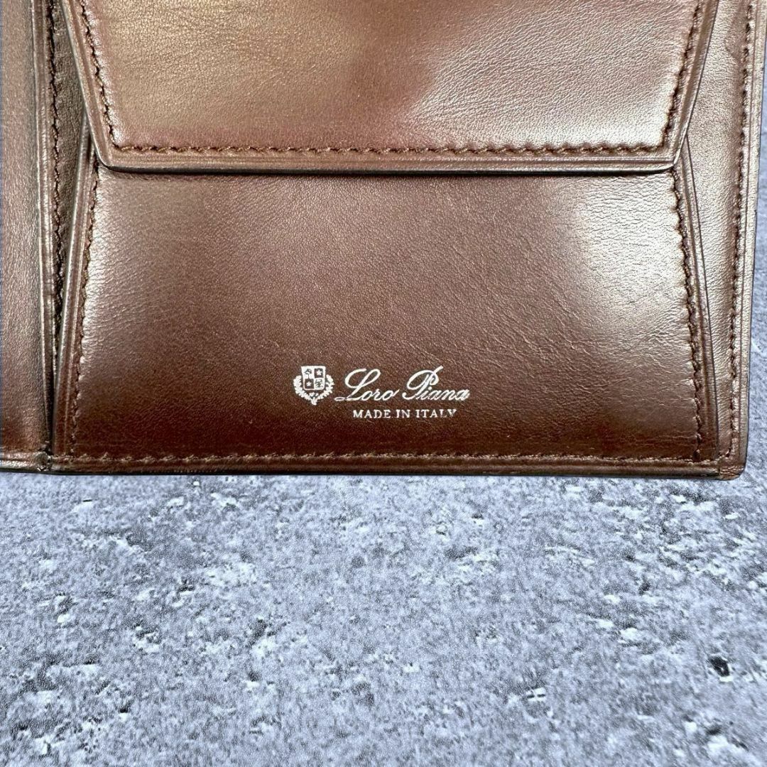 美品】Loro Piana ロロピアーナ レザー 二つ折り財布 美品】Loro Piana ロロピアーナ レザー 二つ折り財布