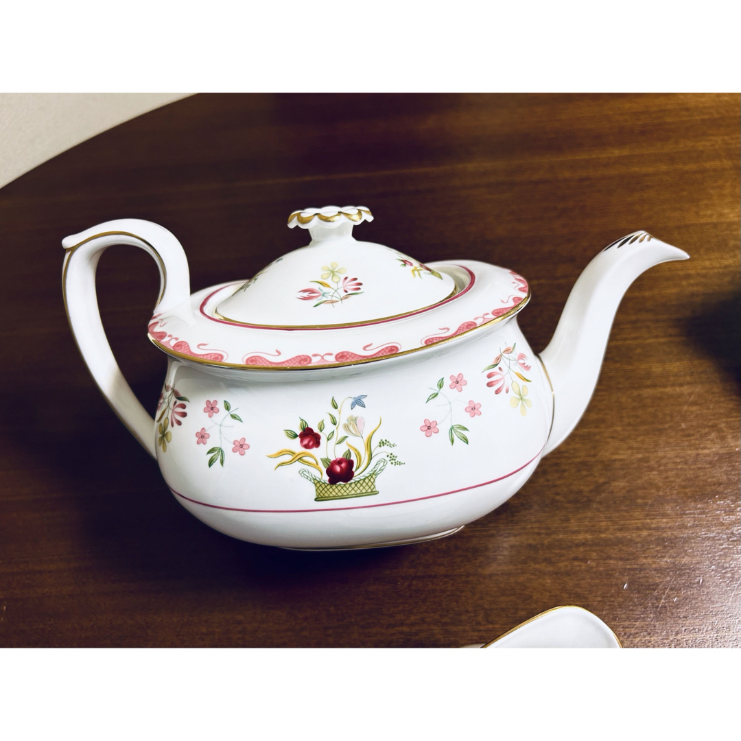 WEDGWOOD(ウェッジウッド)のウェッジウッド ビアンカ　ウィリアムズバーグマーク　ティーポット3点セット インテリア/住まい/日用品のキッチン/食器(食器)の商品写真