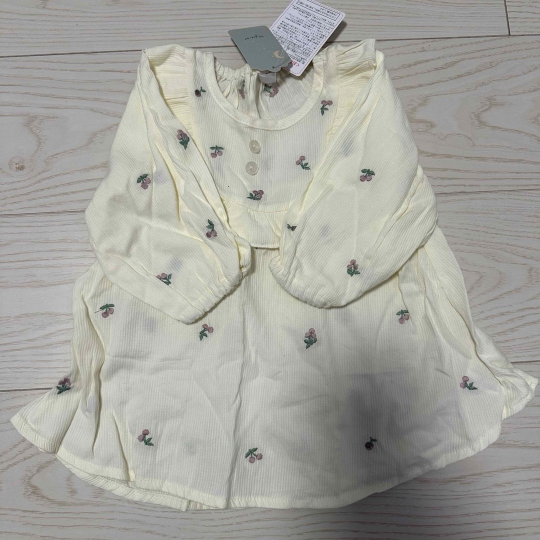 さくらんぼトップス  女の子 80センチ キッズ/ベビー/マタニティのベビー服(~85cm)(Ｔシャツ)の商品写真