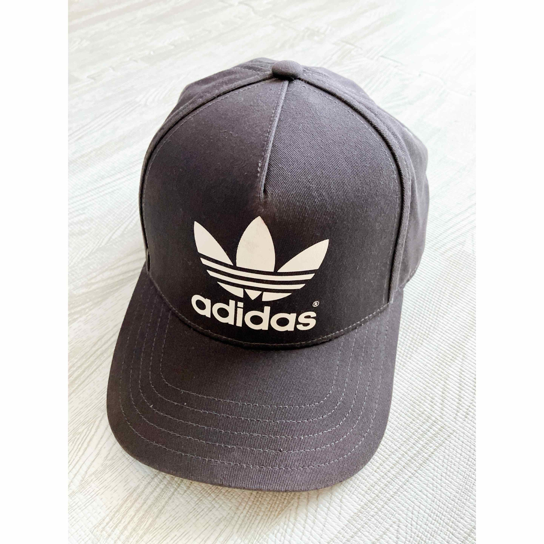 adidas(アディダス)のadidas アディダス　キャップ　グレー　フリーサイズ メンズの帽子(キャップ)の商品写真