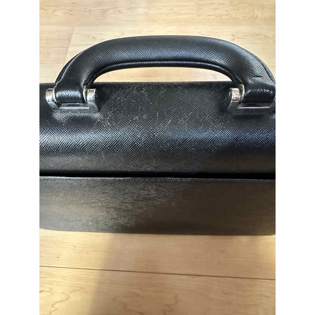 Yves Saint Laurent(イヴサンローラン)のイヴサンローラン　ブラック　ビジネスバッグ  本革　A4収納可能 メンズのバッグ(ビジネスバッグ)の商品写真