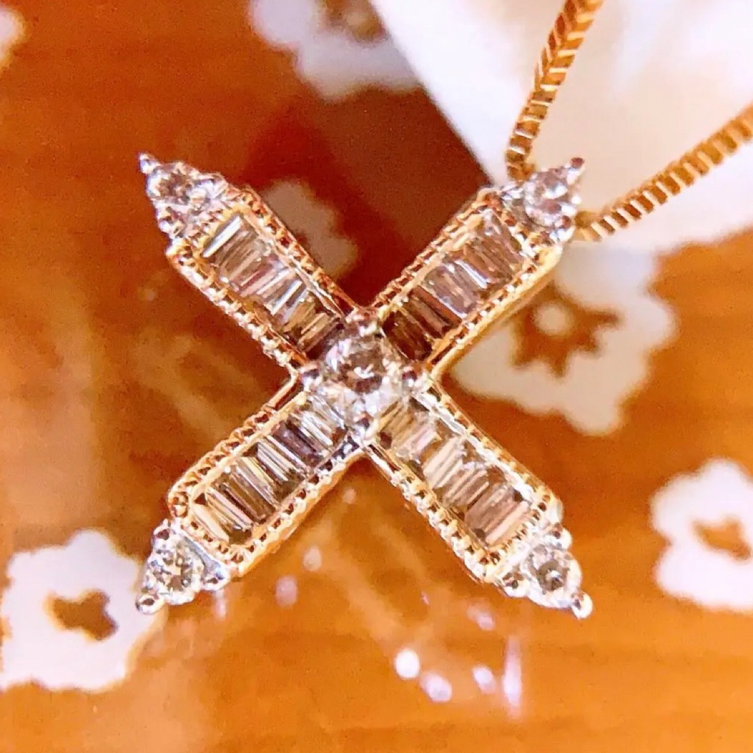 コンビカラー❗️D0.19CT✨k18YG クロスダイヤモンドネックレストップ レディースのアクセサリー(ネックレス)の商品写真