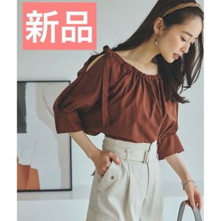 ストラ(Stola.)のストラ新品★UVカット接触冷感撥水加工！泉里香着★衿ギャザー肩スリットブラウス(シャツ/ブラウス(半袖/袖なし))