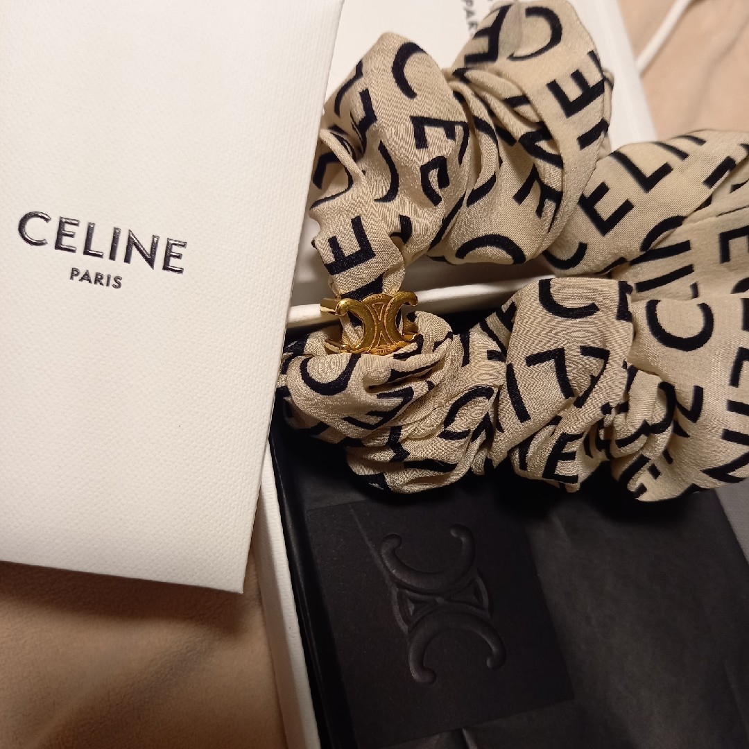 celine(セリーヌ)のCELINE　シュシュ　ロゴシュシュ レディースのヘアアクセサリー(ヘアゴム/シュシュ)の商品写真