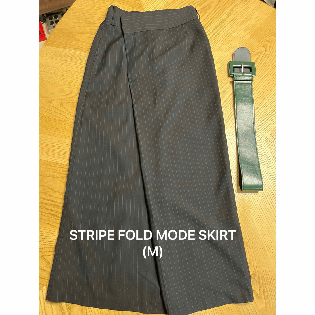 Ameri VINTAGE(アメリヴィンテージ)のAMERI(アメリ) STRIPE FOLD MODE SKIRT(黒・M) レディースのスカート(ロングスカート)の商品写真