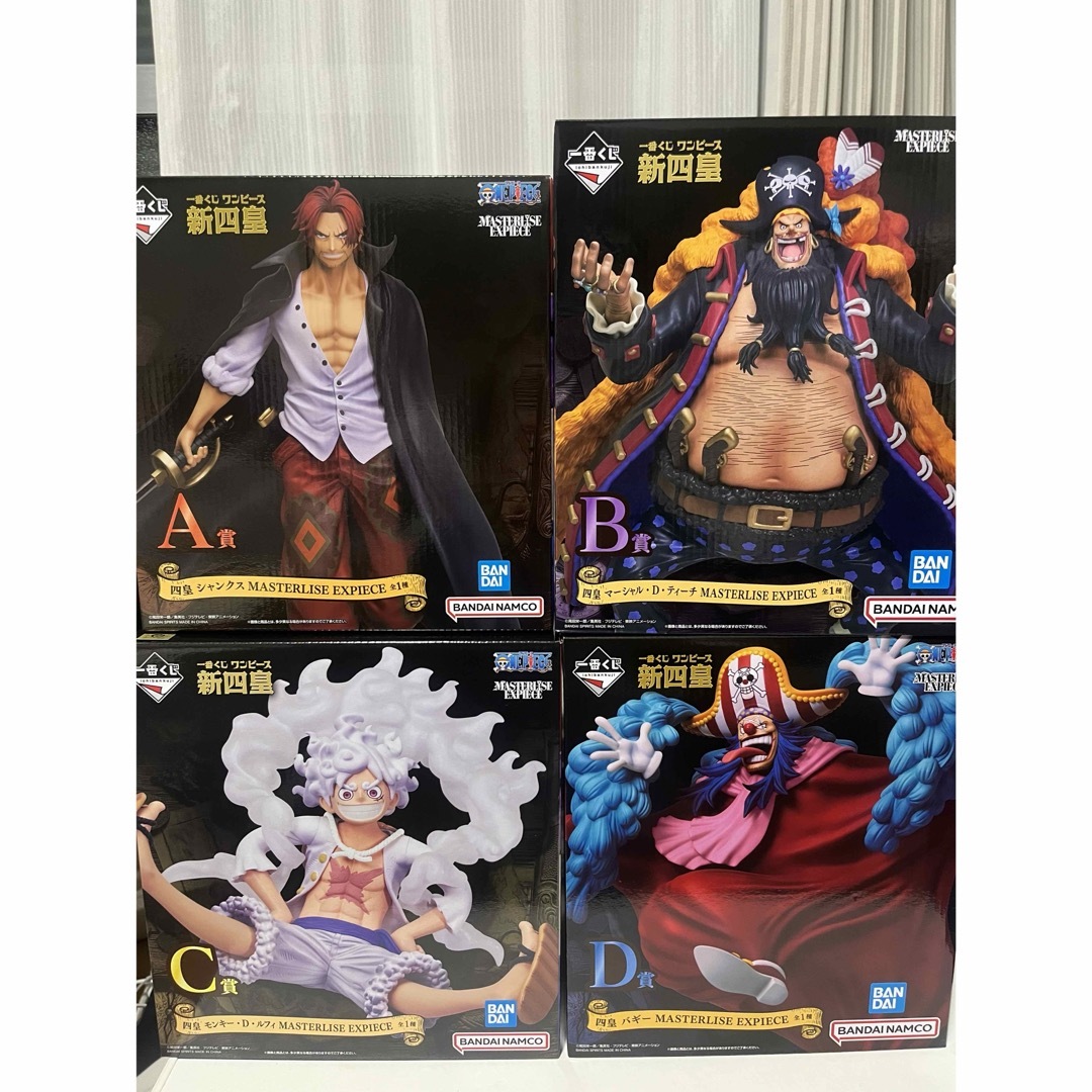 ONE PIECE(ワンピース)のワンピース1番くじ新四皇　フィギュアコンプリート エンタメ/ホビーのおもちゃ/ぬいぐるみ(キャラクターグッズ)の商品写真