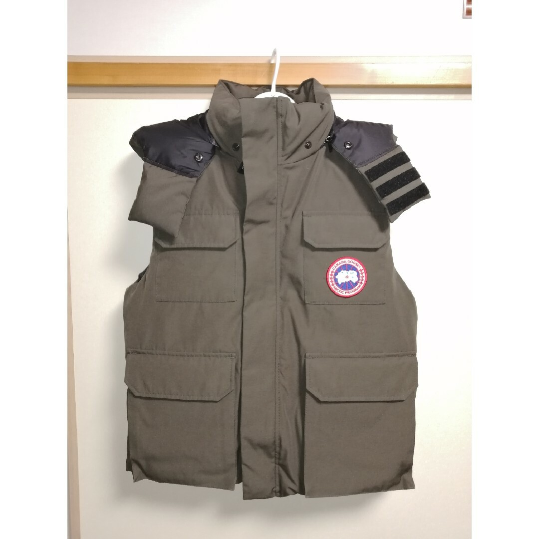 CANADA GOOSE(カナダグース)のカナダグース　ダウンベスト　フード付き　ハドソン メンズのジャケット/アウター(ダウンベスト)の商品写真