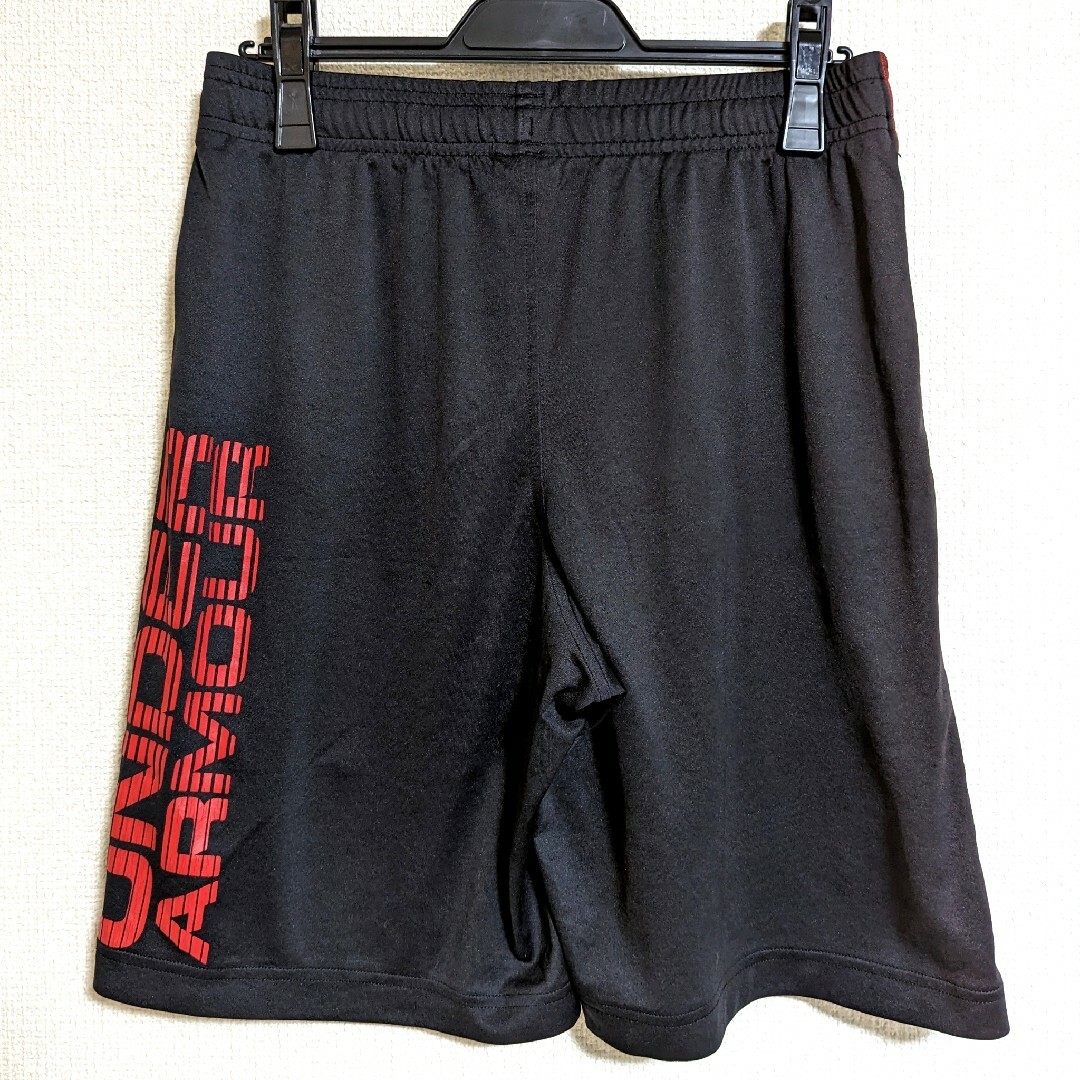 UNDER ARMOUR(アンダーアーマー)のUNDER ARMOUR パンツ ショートパンツ ブラック 黒 スポーツウェア メンズのパンツ(ショートパンツ)の商品写真