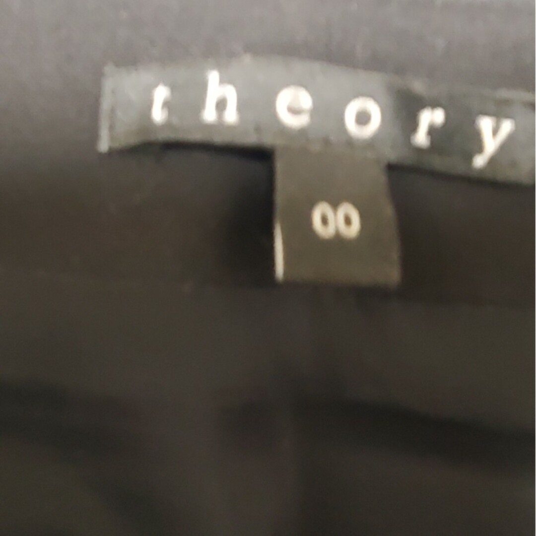 theory(セオリー)のセオリーブラック膝丈スカート レディースのスカート(ひざ丈スカート)の商品写真