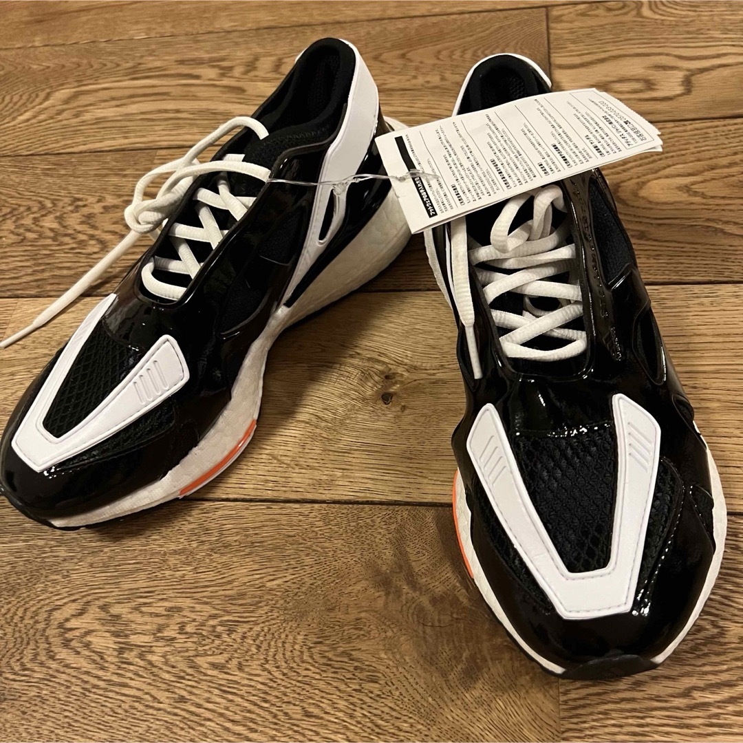 adidas by Stella McCartney(アディダスバイステラマッカートニー)の☆新品未使用☆GY6087 黒　靴　ウルトラブースト22 adidasレディース レディースの靴/シューズ(スニーカー)の商品写真