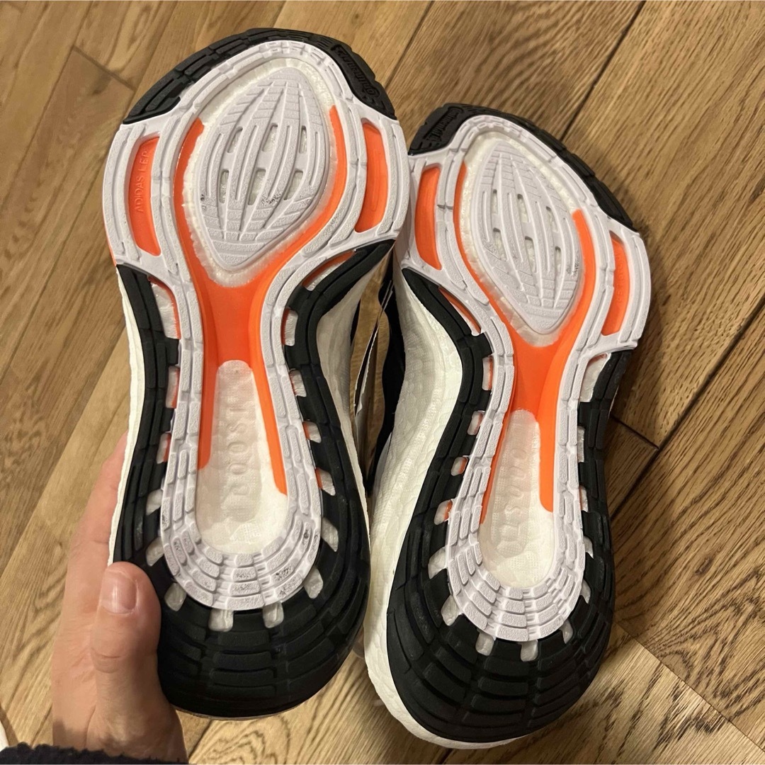 adidas by Stella McCartney(アディダスバイステラマッカートニー)の☆新品未使用☆GY6087 黒　靴　ウルトラブースト22 adidasレディース レディースの靴/シューズ(スニーカー)の商品写真