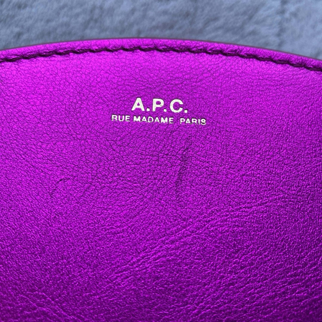 A.P.C(アーペーセー)の超希少カラー　A.P.C アーペーセー ハーフムーン　ショルダーバッグ ポーチ レディースのバッグ(ショルダーバッグ)の商品写真