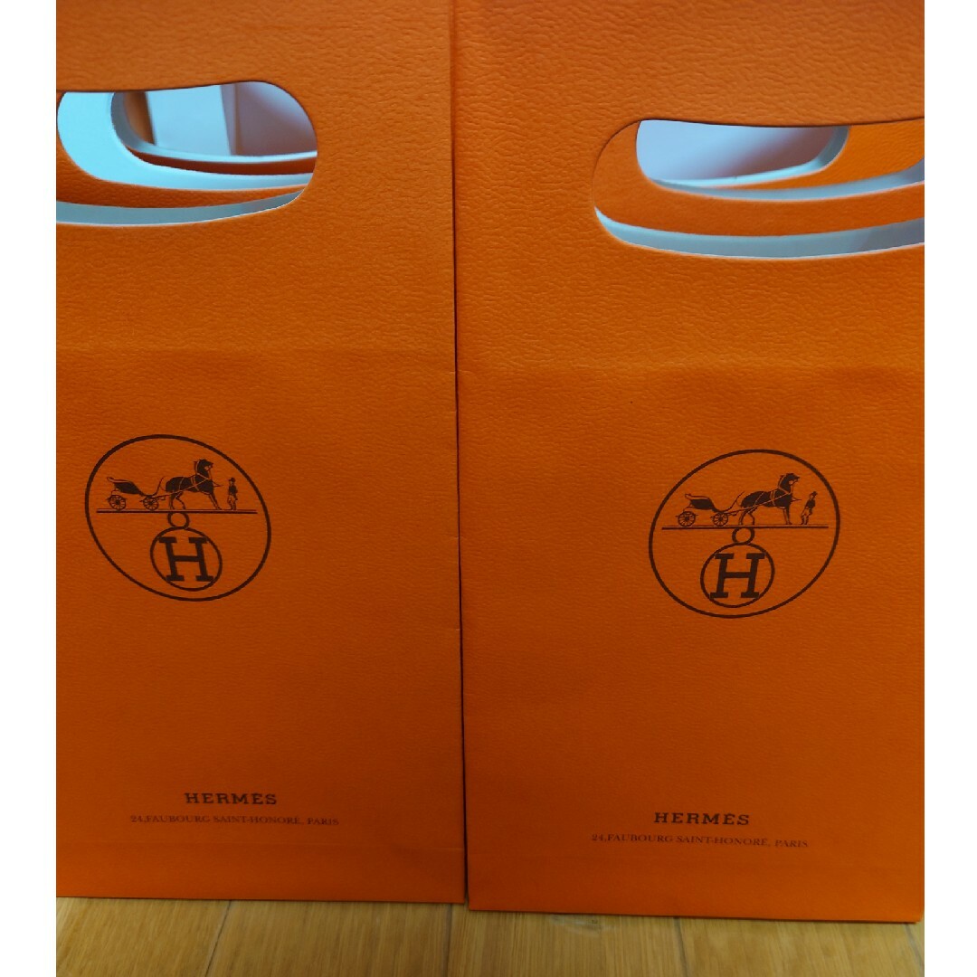 Hermes(エルメス)のHERMES　エルメス　紙袋　本物　6枚セット レディースのバッグ(ショップ袋)の商品写真