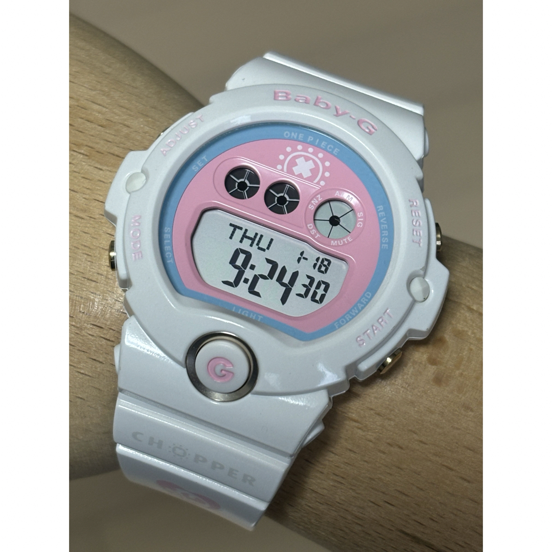 Baby-G(ベビージー)のbaby-g/ワンピース/G-SHOCK/限定/時計/チョッパー/ホワイト/美品 メンズの時計(腕時計(デジタル))の商品写真