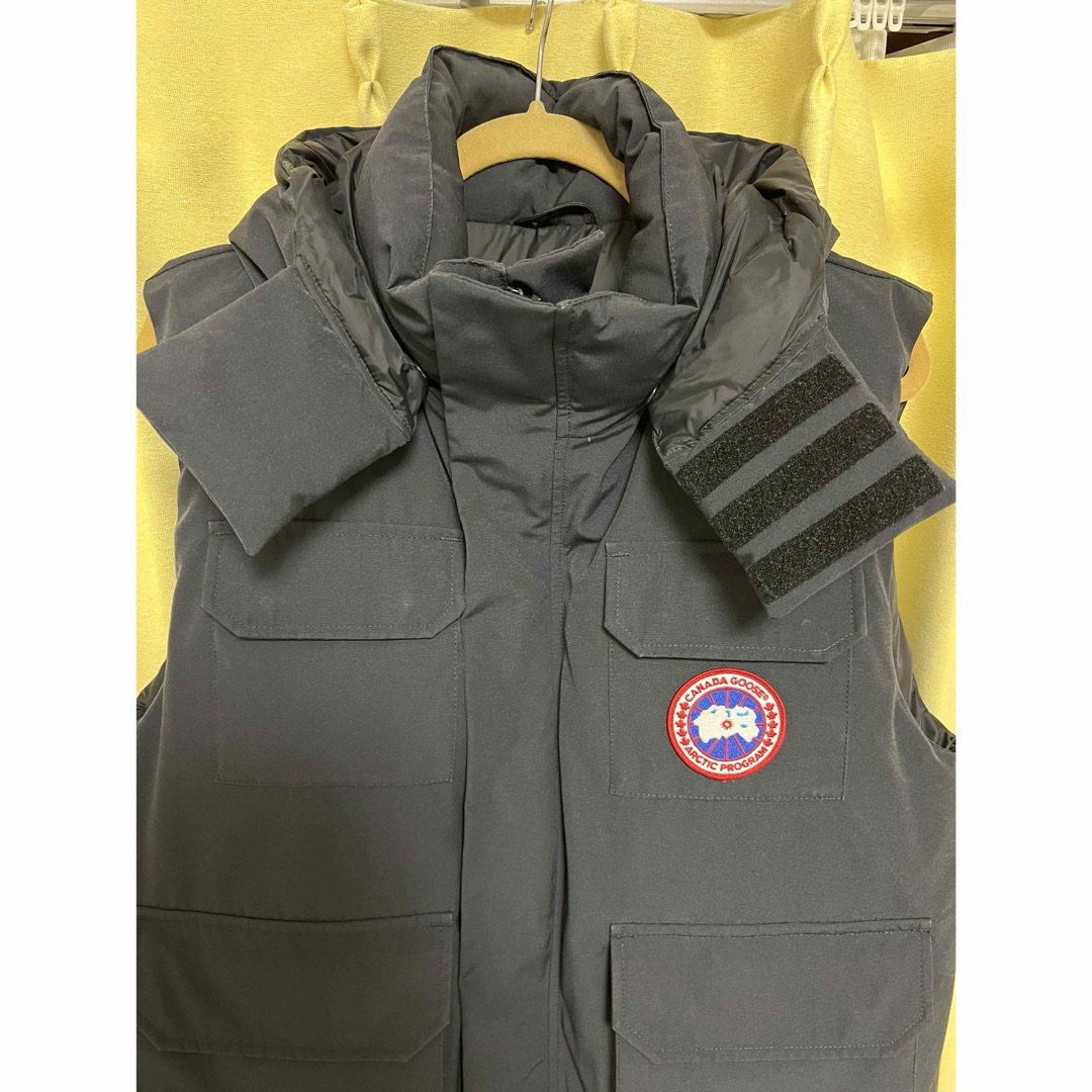 CANADA GOOSE(カナダグース)の★廃盤品★ CANADA GOOSEカナダグース　ハドソン　ネイビー　サイズＬ メンズのジャケット/アウター(ダウンベスト)の商品写真