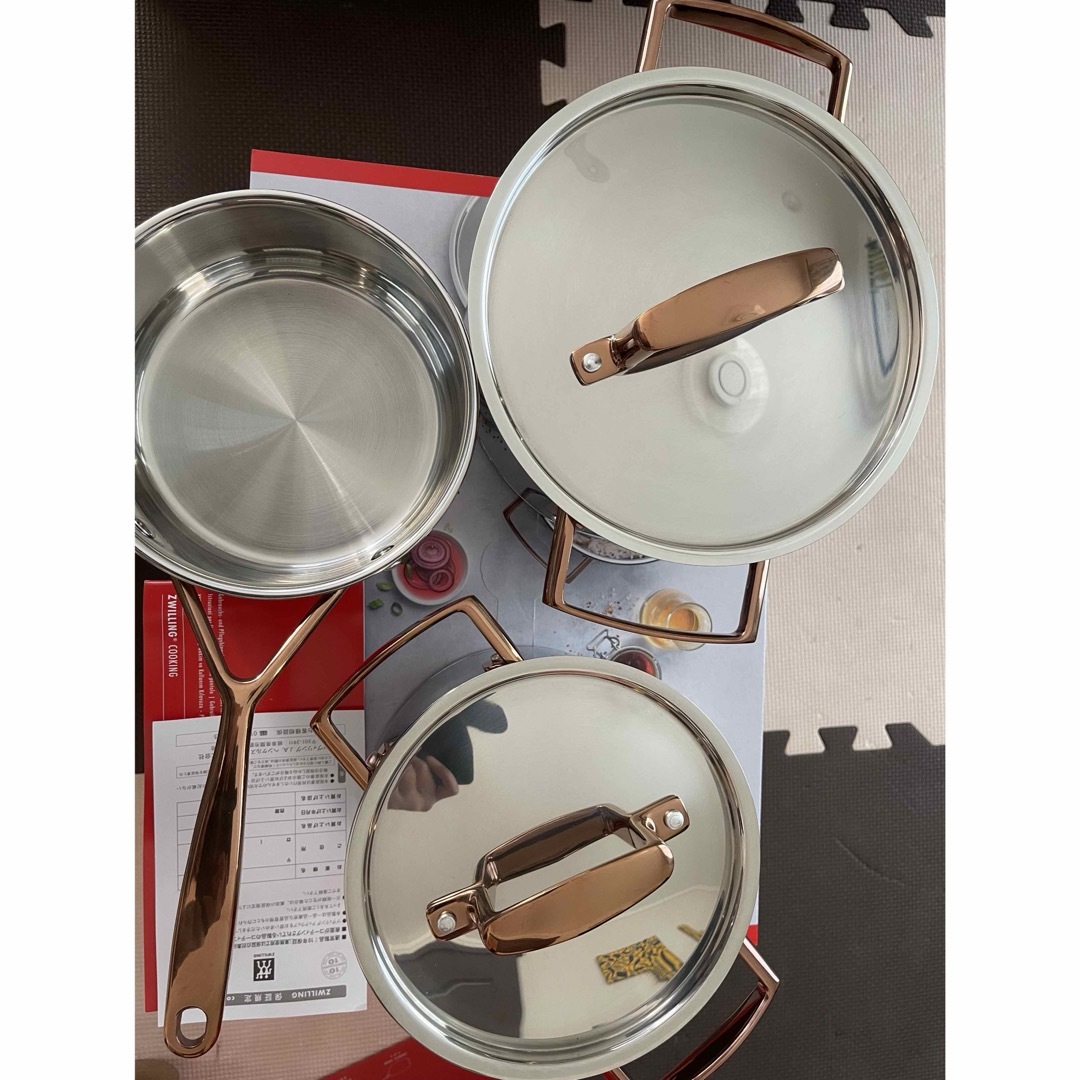 Zwilling J.A. Henckels(ツヴィリングジェイエーヘンケルス)の★新品未開封★ ベッラセーラ ローズゴールド クックウェア 3pcs セット インテリア/住まい/日用品のキッチン/食器(鍋/フライパン)の商品写真