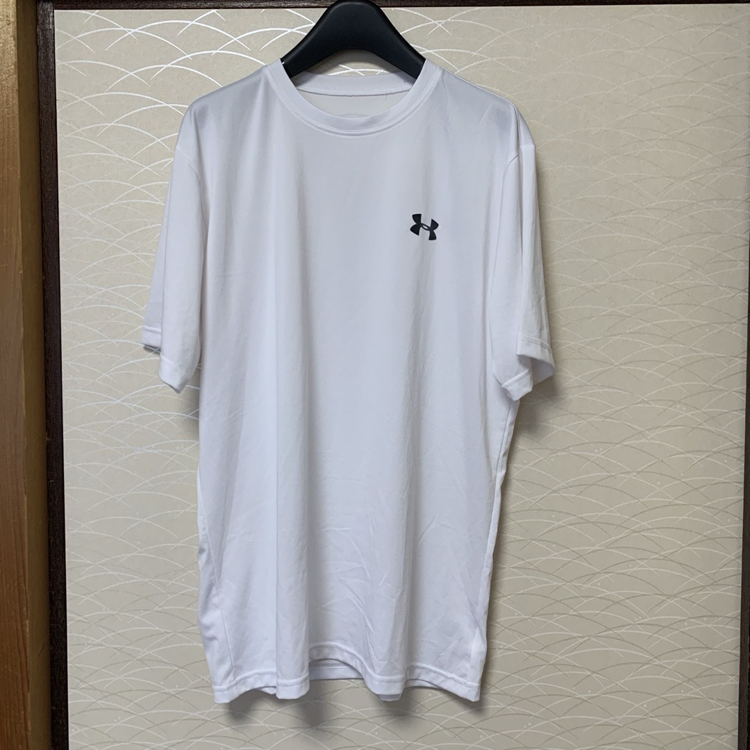 UNDER ARMOUR(アンダーアーマー)のメンズ　アンダーアーマー　半袖Tシャツ白 メンズのトップス(Tシャツ/カットソー(半袖/袖なし))の商品写真