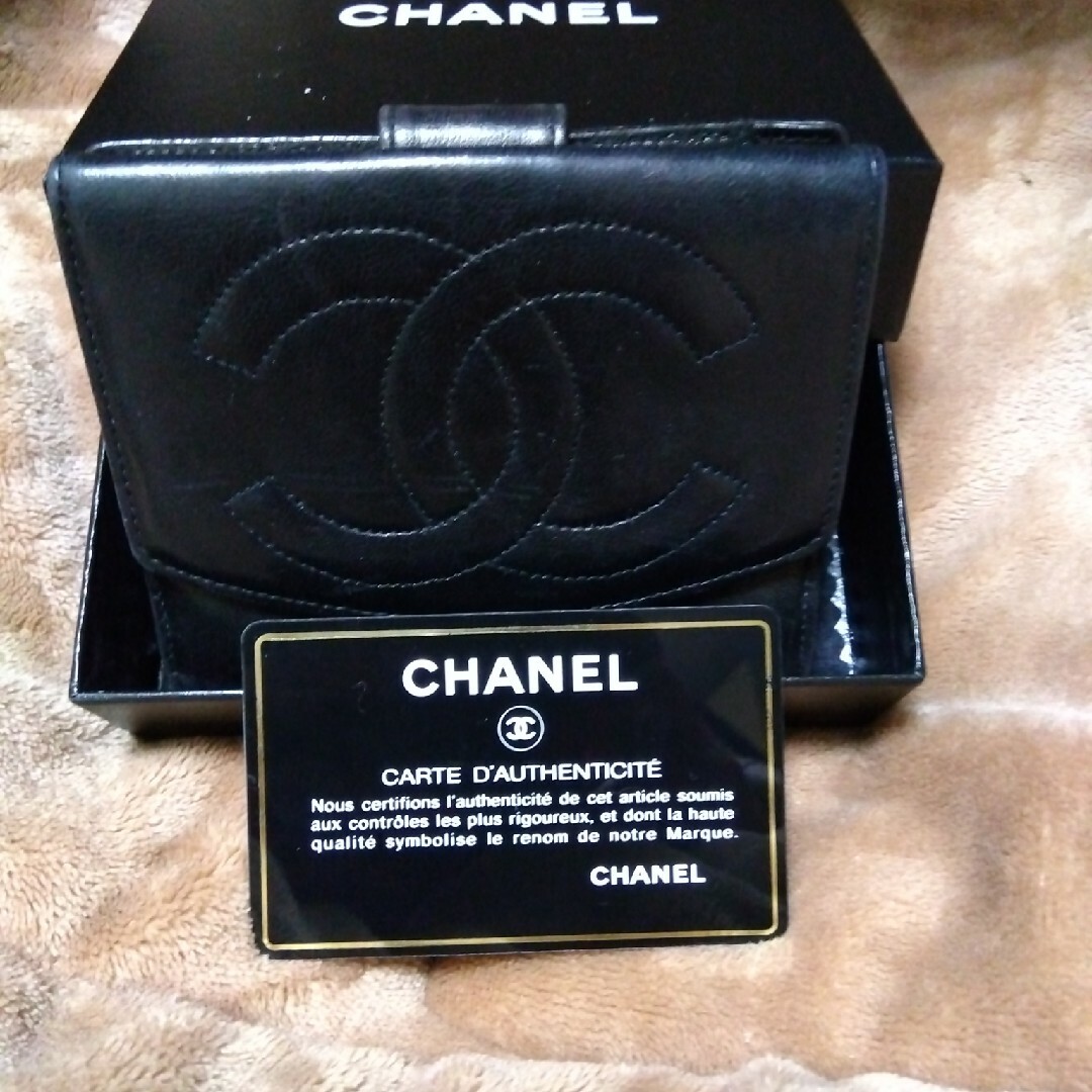 CHANEL(シャネル)のCHANEL シャネル 折り財布 ココマーク キャビアスキン レザー シールあり レディースのファッション小物(財布)の商品写真