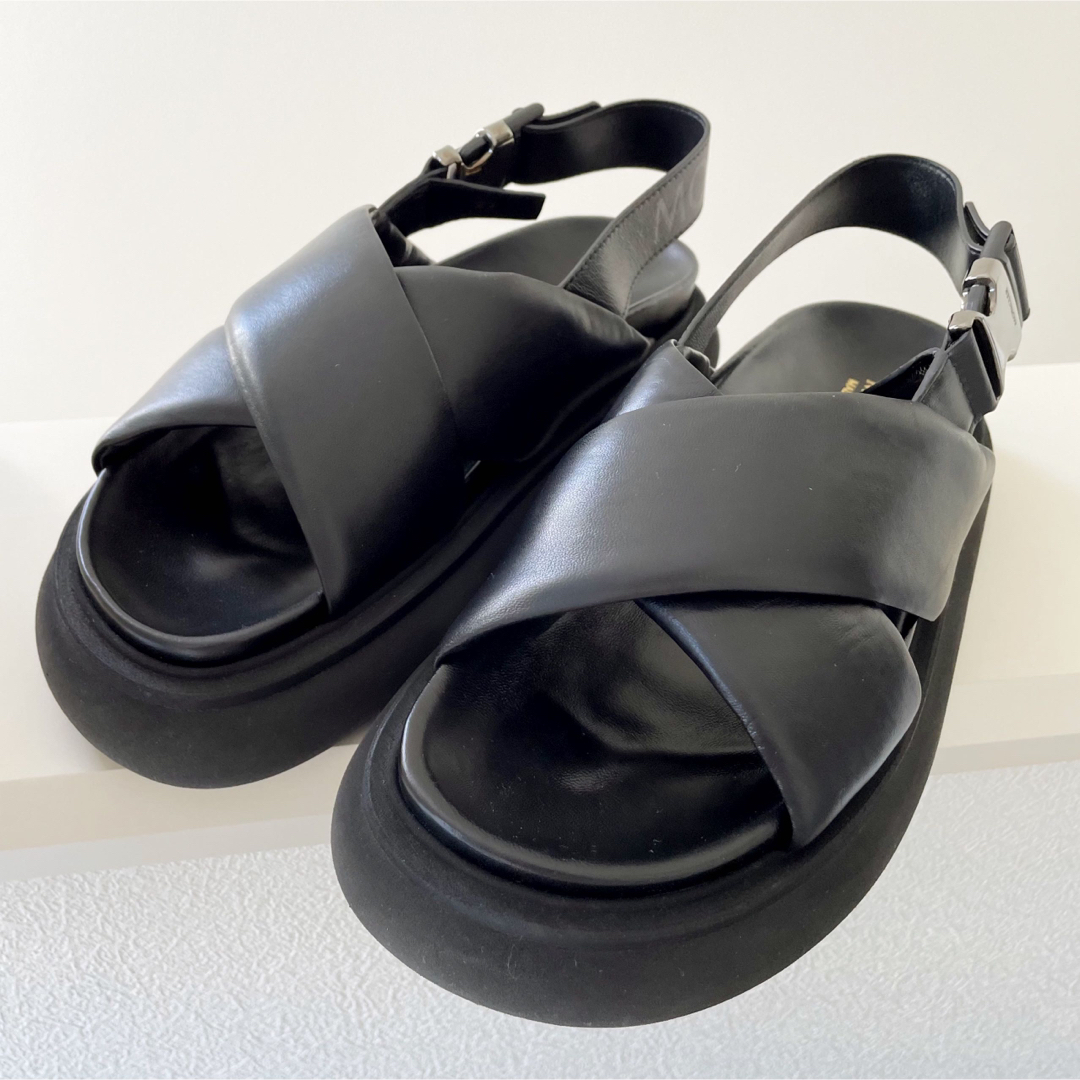 MONCLER(モンクレール)のMoncler SALARISSE サンダル　37 24cm 黒　モンクレール レディースの靴/シューズ(サンダル)の商品写真
