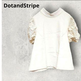 ドットアンドストライプスチャイルドウーマン(Dot&Stripes CHILDWOMAN)の美品✨ドットアンドストライプスウーマン　ブラウス半袖フラワーモチーフカットソー花(シャツ/ブラウス(半袖/袖なし))