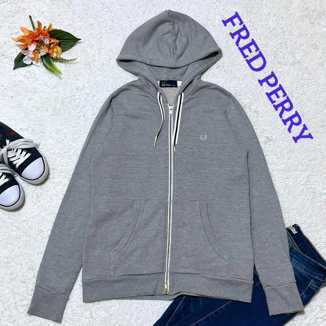 FRED PERRY(フレッドペリー)の美品✨フレッドペリー　FRED PERRY　ジップパーカー　グレー 　M相当 レディースのトップス(パーカー)の商品写真